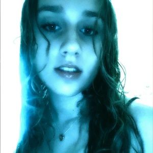 Meet your Posher, Holly